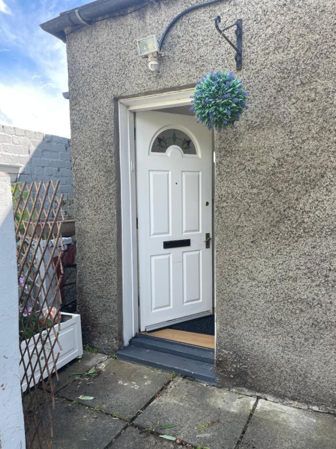 1 Bed Flat At Drum Street EDI Kültér fotó