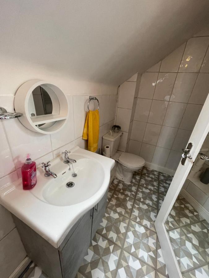 1 Bed Flat At Drum Street EDI Kültér fotó